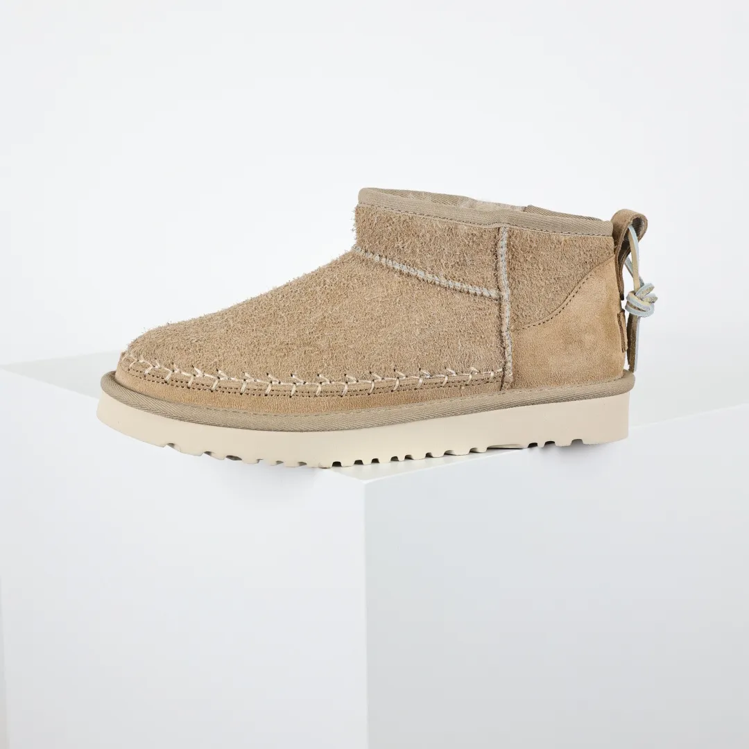 Copywriting price 💰600 The core recommendation is good price. The platform’s foreign trade is exclusively for UGG women’s snow boots 1171538. Produced by the ten-year-old brand shoemaking factory production line. Pay attention to every detail. Longfeng A-grade genuine sheep fur is integrated. It is built in full compliance with the ZP process. Size: 35 36 37 38 39 40
